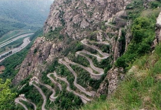 Les Lacets du Montvernier