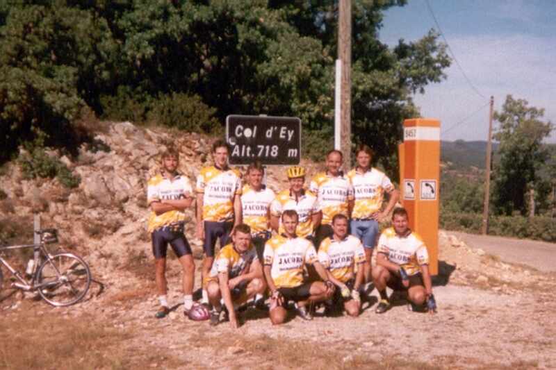 Groepje the day after
De selecte groep die the-day-after toch nog een ritje gingen wagen, en daarbij de Col d'Ey 'pakte'. Even later waren ze nog met vijf voor een prachtige rit in het hinterland.
