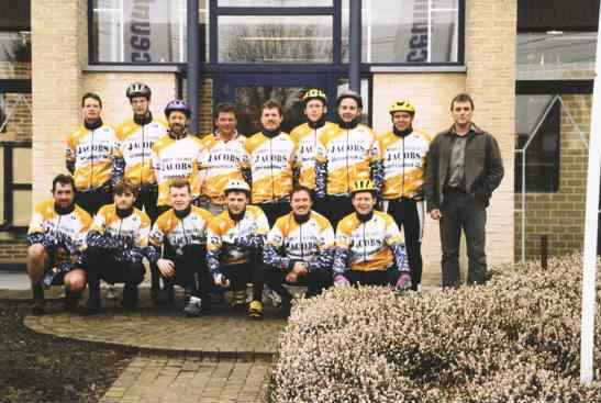 Groepsfoto Jacobs
Groepsfoto met de sponsor voor zijn zaak in Booischot.
