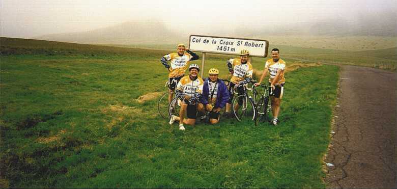 B's on top !!
Hier zien ze er al terug fit uit, maar ge had ze moeten zien toen ze boven kwamen, op de Col de la Croix St Robert!
