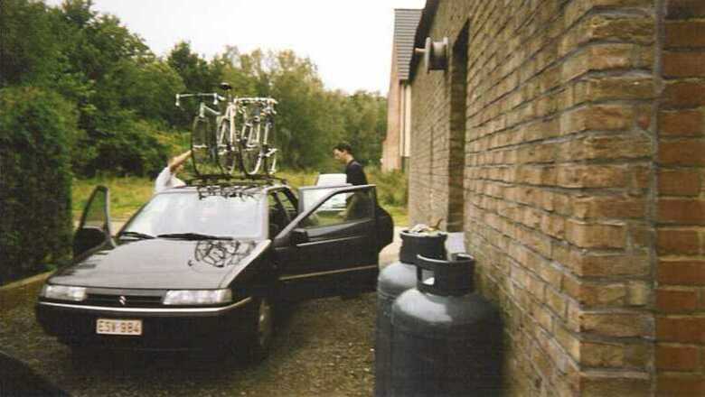 Afladen na een lange rit
Johnny en Rafke laden hun fietsen af na de terugtocht vanuit le Mont Dor
