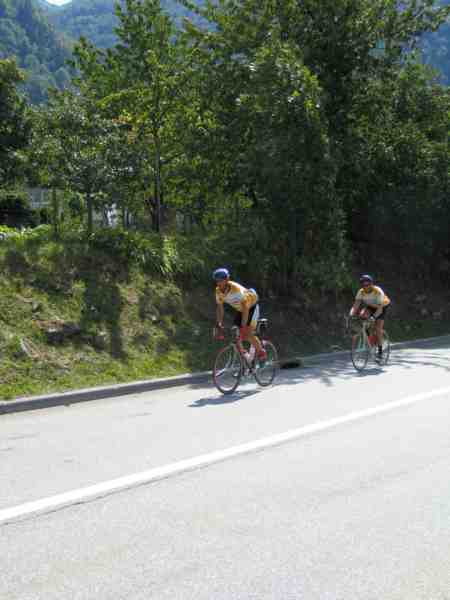 Eerste keer Les Deux Alpes
Raf en Koen op de eerste hellende weg naar Les Deux Alpes
