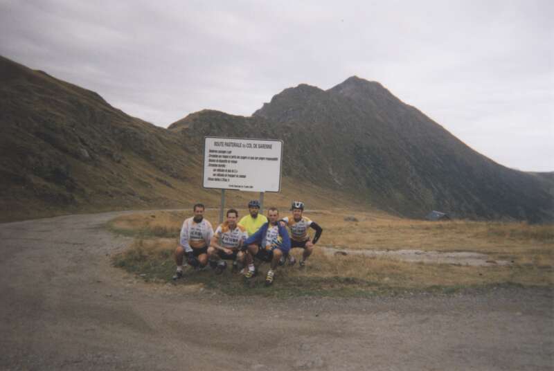 Vijf doorzetters
Na de Alpe, direct een tweede col pakken, en nog vermaardere pieken zouden volgen voor enkelen.
