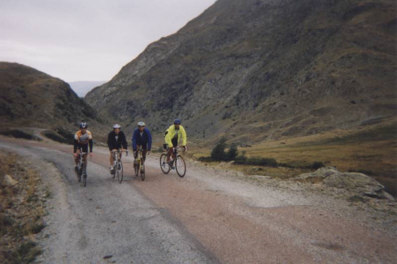 Collentocht
Vijf moedigen trokken verder op Collentocht na de beklimming van de Alpe. Vier voor de lens, en een erachter.
