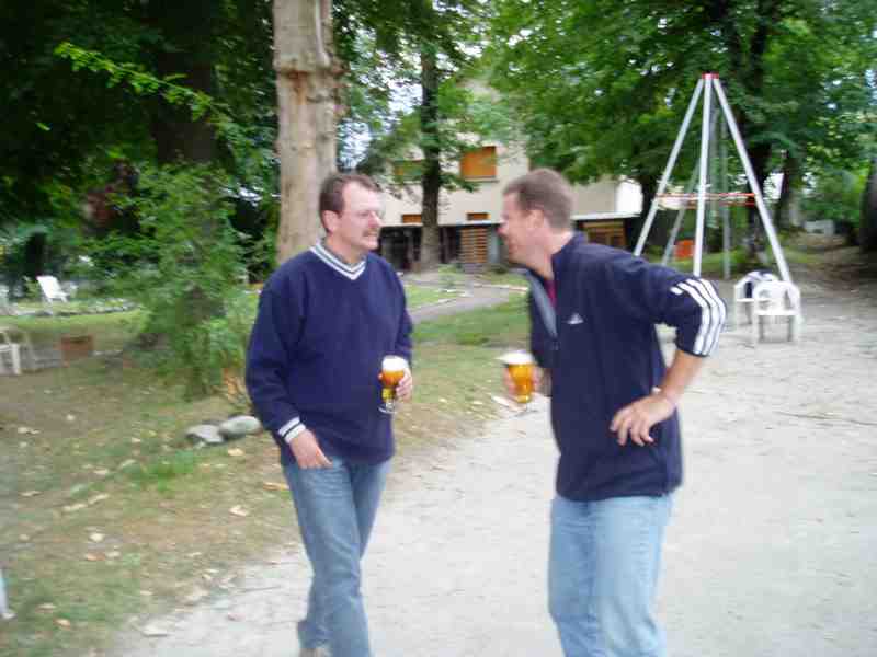 Langs de zijlijn
Hanske en Winterke vinden meedoen met de petanque uiteraard even belangrijk als winnen.
