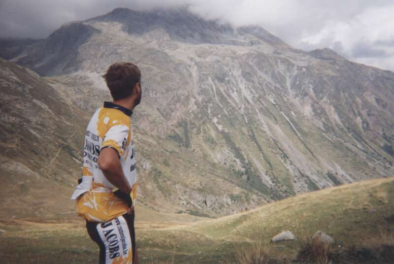 Raf kwam, keek en zag
en hij zag een mooie vallei vanaf de Col du Glandon, met een prachtig kleurenspel van zon, wolken en schaduw op de berghellingen.
