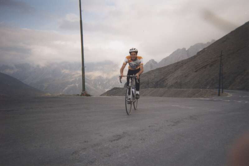 Sterk Rafke !
De schemer begon al op te komen, maar Rafke bereikte moe en tevreden de Col du Galibier, en wist dat het vandaar enkel nog afdalen was richting Bourg d'Oisans.
