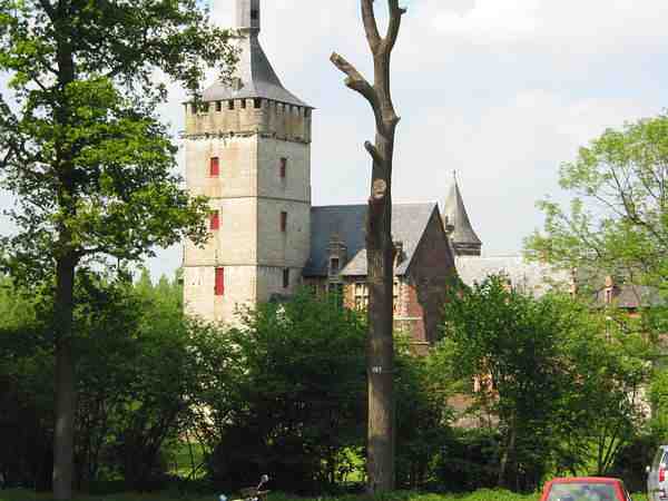 Idyllische omgeving
Geen beter strijdtoneel voor de eerste Gigagelander-rit dan een authentiek kasteel, dat van Horst dan nog, de heimat van de Rode Ridder... Ivanhoe !!!!!!
