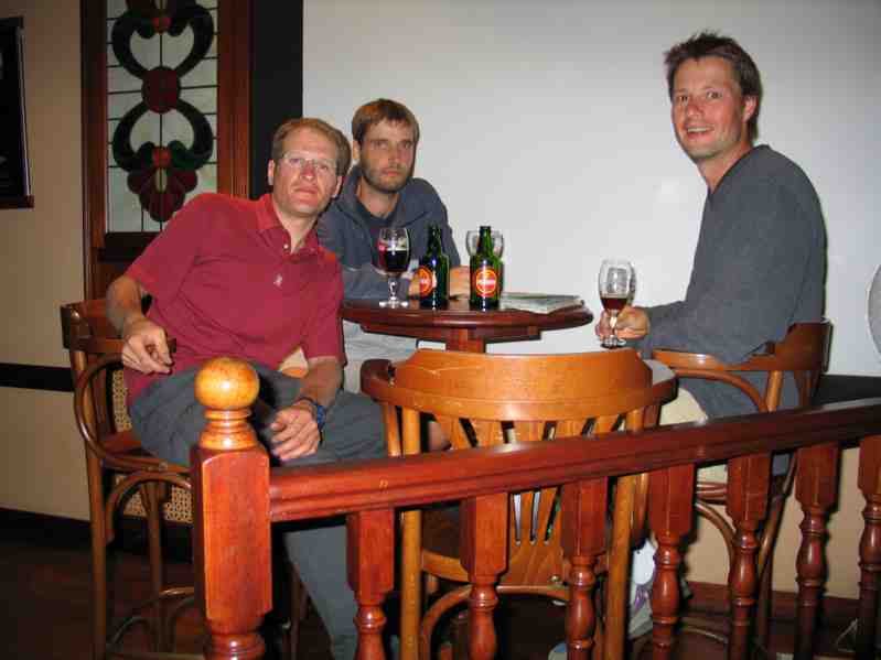 Aan tafel in hotelletje
Na een lekker chinees diner, alles nog eens naspoelen met ne bruine Pelforth in Chatillon-sur-Seine.
