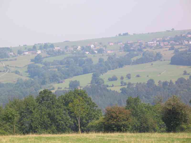 Uitkijken op Chambralles 
Mooi plaatje vergezicht boven op de Chambralles. Uiteraard had Johan alle tijd om, eens eerst boven gekomen, daar te genieten van het prachtige panorama.
