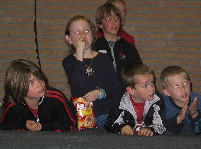 Toeschouwertjes
Ingehouden spanning, wachtend op de aankomst.
