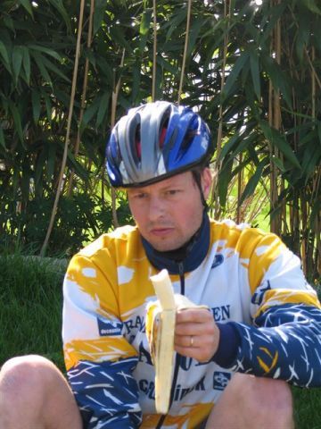 Fre heeft calorieen nodig
Hoog tijd voor de Fre om bij te tanken en de overmoedige lach van in het begin zien we niet meer!
Keywords: rvv bwb