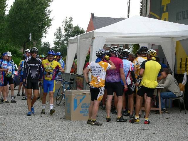 Bevoorrading bij de TiLight Classic
Aanschuiven bij de bevoorrading die bij de Tiense Trappers altijd dik in orde is.

