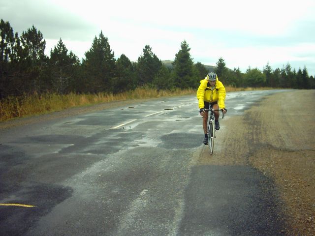 Warre op de top
Warre komt al steede boven op de Finiels. Hij kon Pit en Raf nog losgooien maar moest zelf Johan laten rijden.
