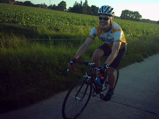 Jeff enjoys the ride
Jeff found the land of the hedges a wonderfull place to ride a bike. He liked the roads, the landscape, the company.
Keywords: Jeff