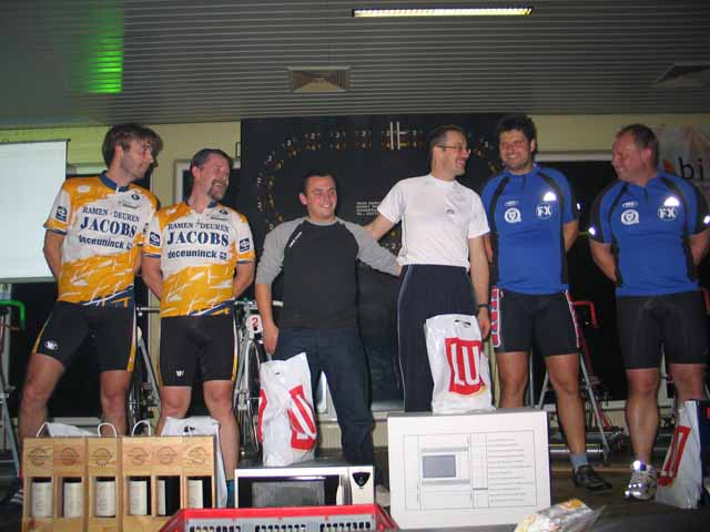 Podium
Jep, de fiere winnaar, Chris Heylen, is ook de organisator. Maar hij heeft dan ook de rapste rollenkoers-benen van Oosterlo en de omstreken.
