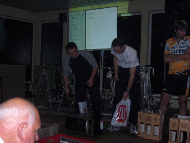 Het gedeeltelijk podium
De winnaars met Chris Heylen (trouw deelnemer aan de VoR) komen Raf en Bert gezelschap houden op het podium.
