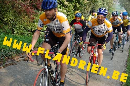 Hagelandse Heuvels 2
Raf leidt het nissoraptreinTJE dat enkele andere renners op sleeptouw neemt tijdens de Hagelandse Heuvels, een VWB prestigerit.
Keywords: Hagelandse Heuvels VWB prestigerit