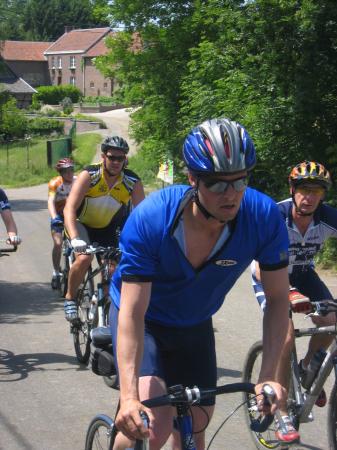 FrÃ©'s zwanezang
De Fre voelde zich al de hele dag niet echt in forme en draaide boven op de Planck zijn fietske om en reed terug richting Bilzen. Dat was in ieder geval de bedoeling. Hij sukkelde echter tot in Diest en liet zich daar oppikken.
