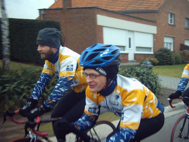 Duo aan kop
Johan en Raf zijn nooit vervaard om tijdens een rit wat kopwerk te doen.
