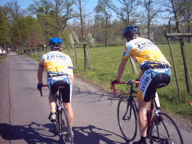 Johan en Raf richting Horst
Twee Nissorappers in actie, en Raf met zijn spik-splinter-nieuwe Ridley. Op zijn [url=http://www.nissorap.be/fiche.html?v1=0?v2=rmo]ledenfiche[/url] vind je alle details.
