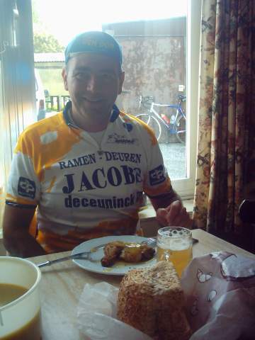 Danny
Blij met kip, hoegaarden en een snee brood !
