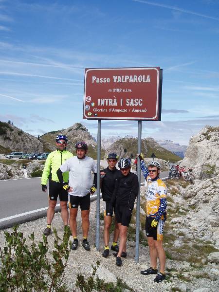 Even doorrijden naar de volgende trofee...
Vanop de Falzarego is het maar een kilometertje extra klimmen tot op de Valparola, hij lag wel niet echt op de route maar je kan dat toch niet laten liggen hÃ©!
