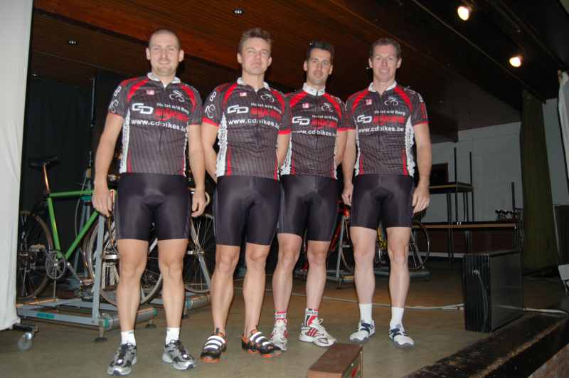 CD Bikers
Ploegvoorstelling voor de proloog.
