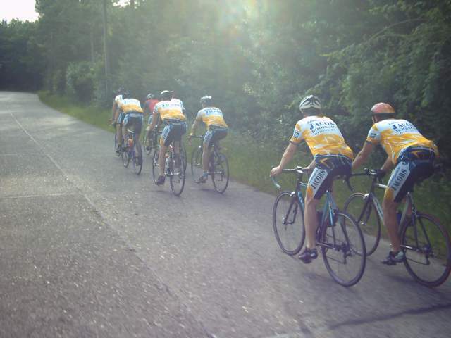Gijmel 1
Op een hip en een gauw zaten we al in de Gijmel. Het zou een snelle rit worden, maar geen echt mooie want in het Hageland had de parcoursbouwer niet de meest schilderachtige routes uitgekozen.
