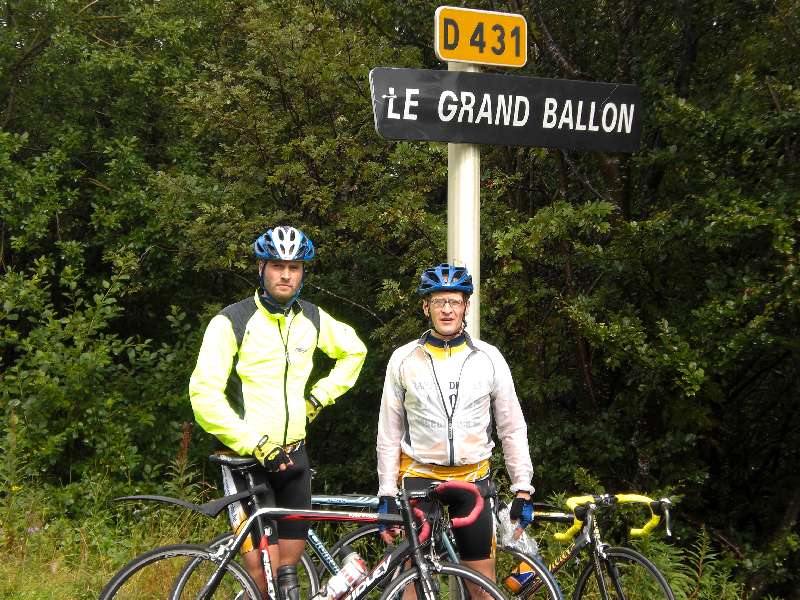 Johan voor het eerst op de Grand Ballon
In 2001 stonden Raf en Pit al eens op de Grand Ballon, maar voor Johan was het de eerste keer en dus moest hij zeker ook op de foto.
