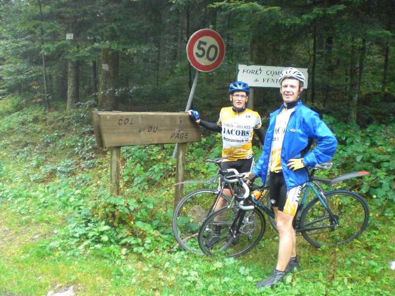 Vlotjes op de Col du Page
Pit had zich duidelijk gespaard op de Ballon d'Alsace en Johan gaat nooit kapot, dus reden zij met hun beidjes vlot naar boven.
