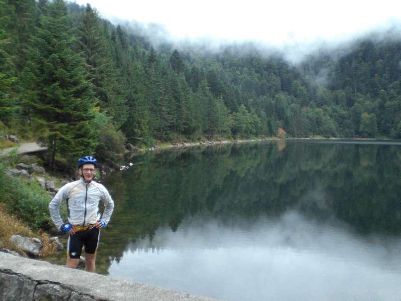 Johan poseert.
En Johan wil natuurlijk ook op de foto bij het Lac des Corbeaux.
