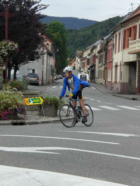 Pit voet aan grond.
Na de afdaling van de Ballon d'Alsace via de D465 rijden we via Giromagny naar Plancher-Bas om daar aan de beklimming van de volgende Ballon te starten :  de Ballon de Servance.
