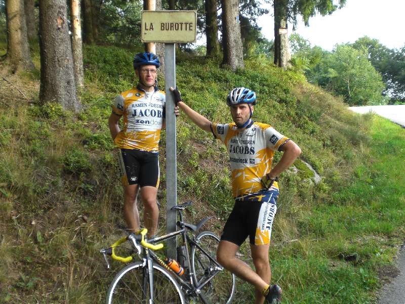 En ook Raf op de foto.
VoilÃ , iedereen is gekiekt, nu rest alleen nog de afdaling naar Planois en de beklimming naar de Col de la Croix des Moinats.
