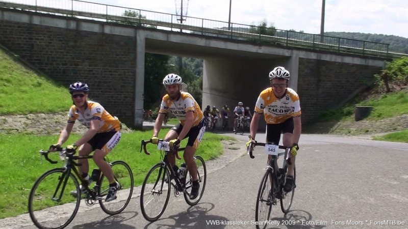 De drie musketiers
Met drie A's reden we de lange versie van de Kelly. EÃ©n watje sneed de lus met de Rideux af.
