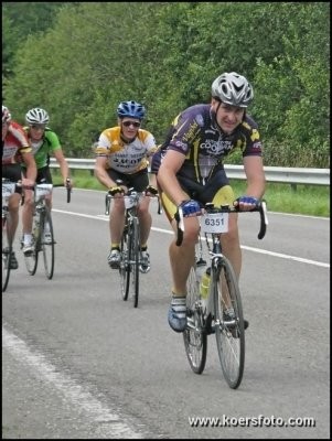 Johan perst er nog eens alles uit
Op de laatste klim naar de Baraque de Fraiture, werd Johan gekiekt door de fotograaf van koersfoto.com die op zijn vrienden stond te wachten.

