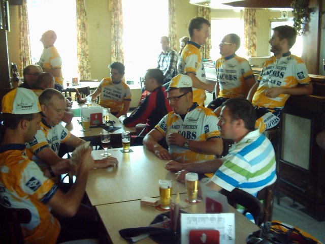 Kip, Kaarten en Kampioenschap
Voor elk wat wils of [i]bils[/i] of [i]pils[/i] !!
