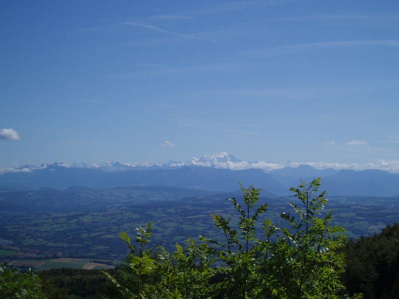 Zicht op de Mont Blanc - 2
Iets onder de top van de Richemont was er een mooi uitkijkpunt waar we dit mooie panorama nog eens fotografeerden.
