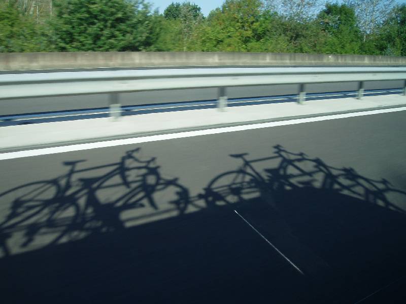 Toch even checken ...
... of al die fietsen er nog wel opstaan!
