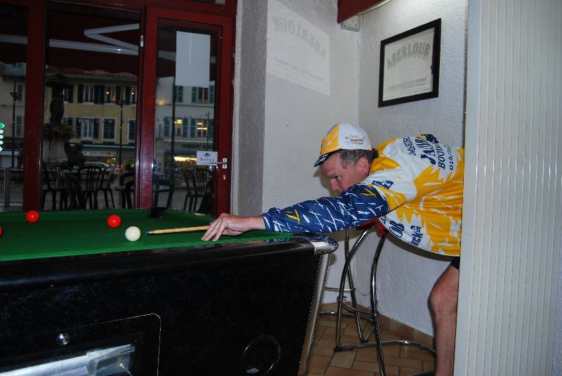 Opperste concentratie
Zo kennen we den Johnny, op zijn best op cafÃ©.
