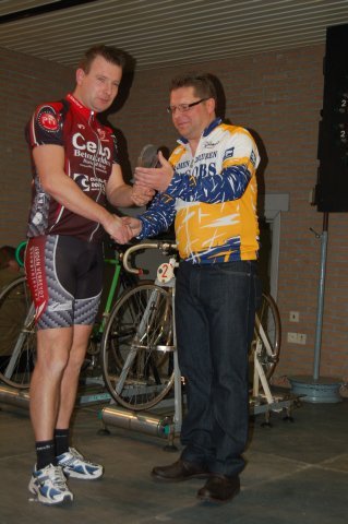 7e plaats: MTB De Schotters
Mario Huysmans mocht naar het podium komen om een trofee op te pikken die mee naar 't Zonderschot mocht.
