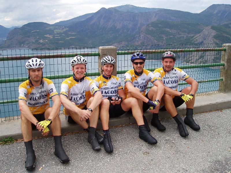 BelvÃ©dÃ¨re op de Col de Sauze-du-Lac
Dinsdag lang regen gehad,  maar toch in de late namiddag nog kunnen starten voor een kort ritje naar de makkelijk top van de Col de Sauze-du-Lac met een prachtig uitzicht op het Lac de Serre-Ponçon.
