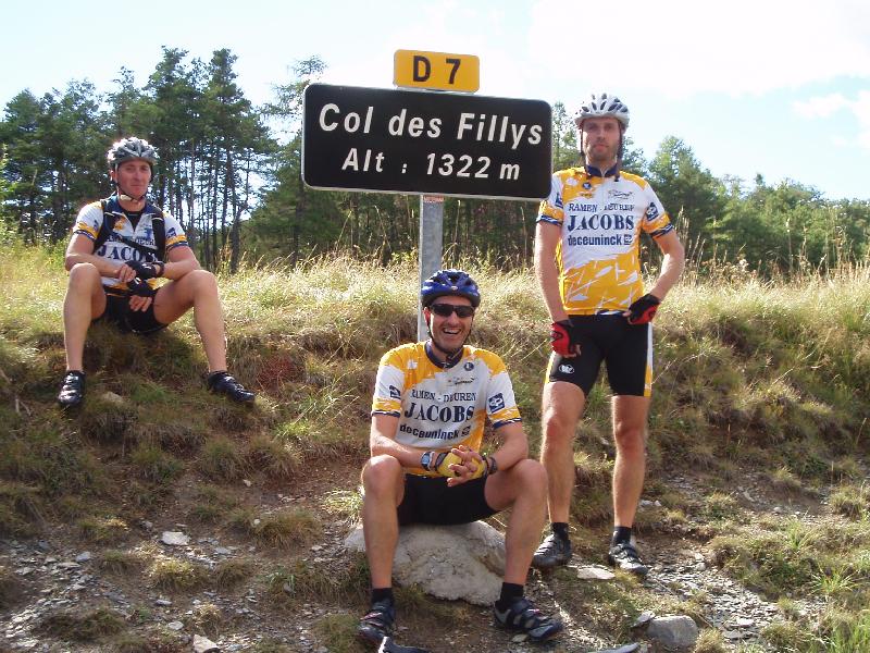 Triomfator op de Fillys
Pit stak de lont aan het vuur en kreeg lik op stuk van Raf en Koen. Raf kondigde een slotjump aan en werkte die overtuigend af.

