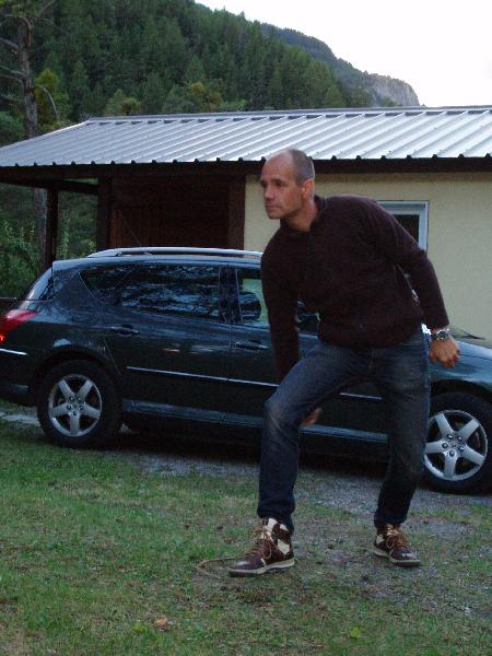 Petanque is ook een topsport!
Nissorappers zijn niet alleen fervente fietsers maar beoefenen eigenlijk vrij veel sporten, zoals petanque.
De Gere moest zich op zijn eerste reis meteen bewijzen.
