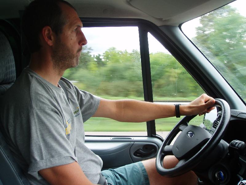 Sterke chauffeur
Koen had op reis sterke benen en deed er op weg naar huis nog een mooie kopbeurt bij.
