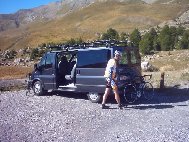 Vertrek op Col de Vars
De rit zit erop en alles wordt ingeladen.
