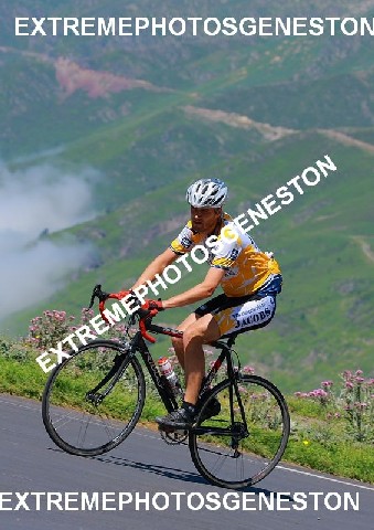 Raf in volle actie 1
Net als op Alpe d'Huez is er op de flanken van de Tourmalet een professionele fotoservice om mooie aktiefoto's te schieten.
