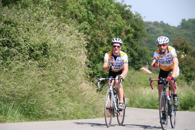 Laatste loodjes
Les Cahottes is de laatste helling tijdens deze tocht. Een mooie klim uit de Maasvallei.
185km op de teller en de resterende 40km zien Johan en Raf duidelijk nog zitten.
