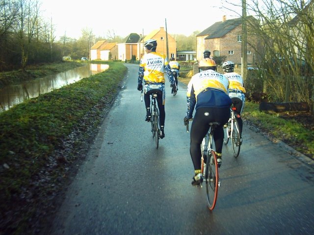Demervallei
Langs Messelbroek kan je mooi langs rustige wegen door de Demervallei naar Aarschot fietsen. De Mottebeek stond nu wel echt hoog.
