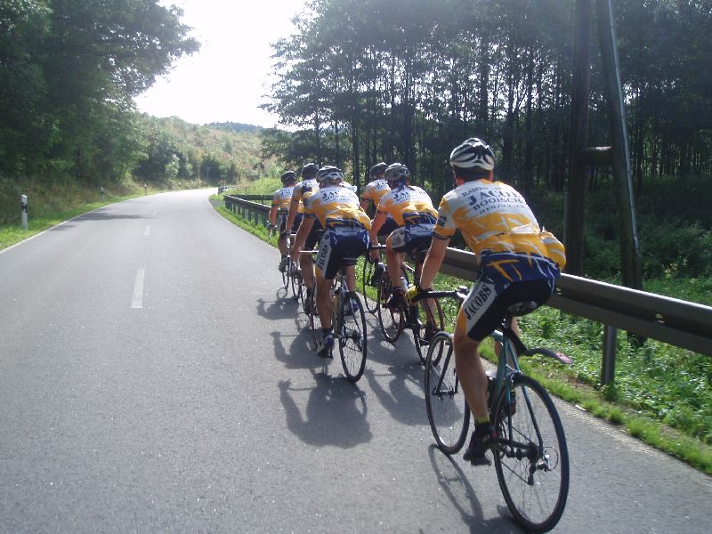 Onderweg met Nissorap 2
De meeste van de wegen die we gebruikten in het Sauerland waren van een kwaliteit die we in BelgiÃ« niet gewoon zijn!
